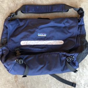 Patagonia messenger bag.